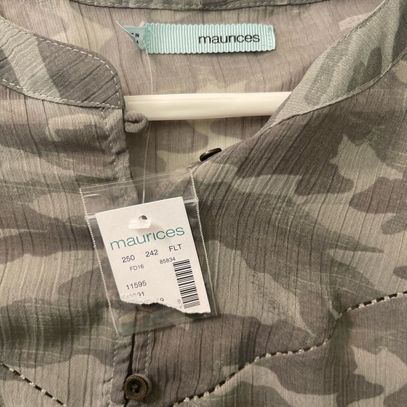 NWT Maurice's Green Camouflage Long Sleeve Peplum Henley Blouse Size Small - Picture 7 of 14